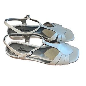 Ros Hommerson women’s ivory colored sandals Size 8